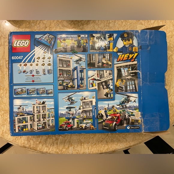 LEGO CITY SET 60047 POLICE STATION  Ages 6-12 - Picture 2 of 12
